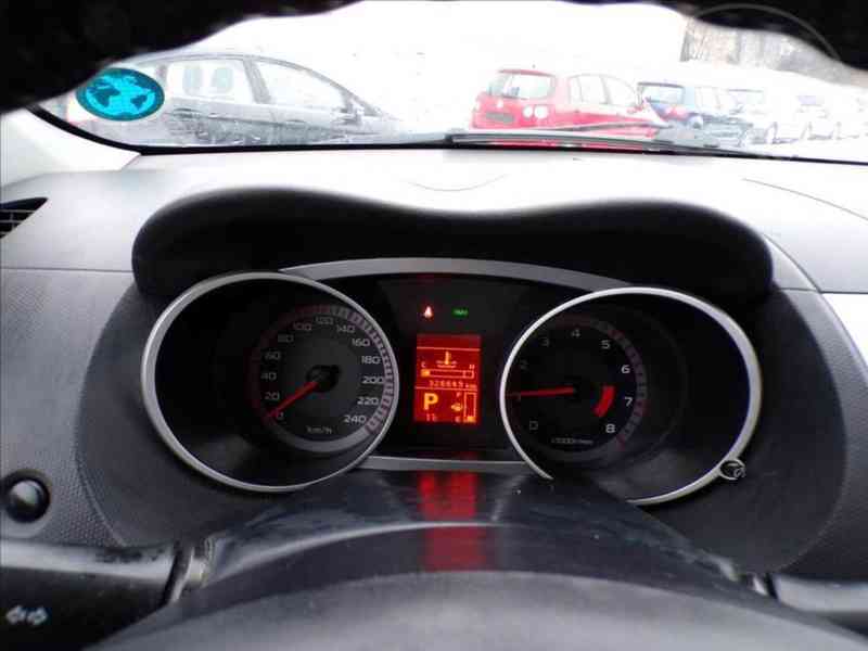 Mitsubishi Outlander 2,4 i AUTOMAT,LPG,TAŽNÉ ZAŘÍZENÍ - foto 6