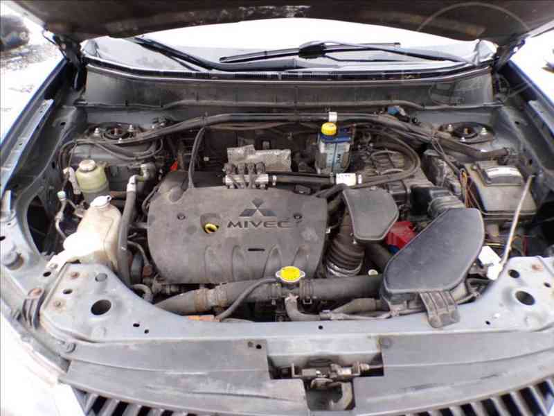 Mitsubishi Outlander 2,4 i AUTOMAT,LPG,TAŽNÉ ZAŘÍZENÍ - foto 12