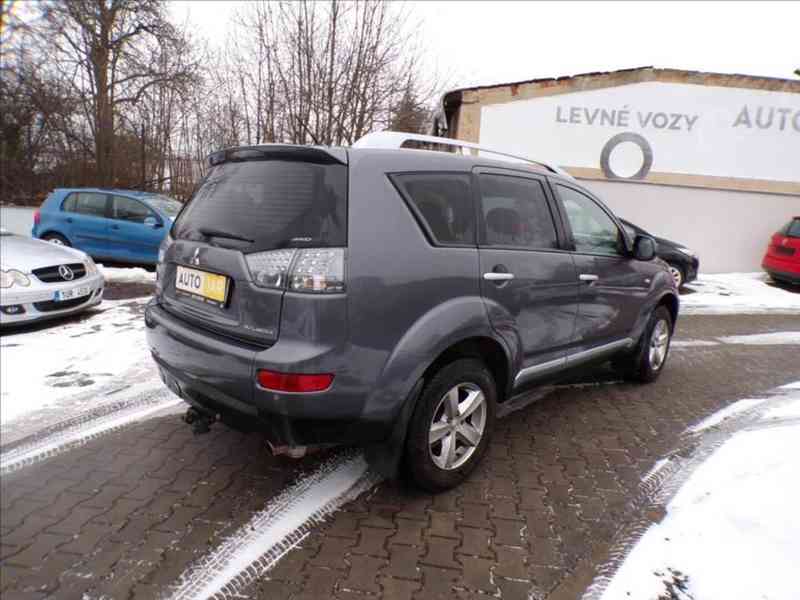 Mitsubishi Outlander 2,4 i AUTOMAT,LPG,TAŽNÉ ZAŘÍZENÍ - foto 4