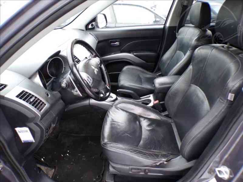 Mitsubishi Outlander 2,4 i AUTOMAT,LPG,TAŽNÉ ZAŘÍZENÍ - foto 8