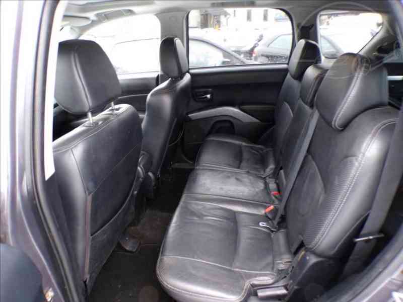 Mitsubishi Outlander 2,4 i AUTOMAT,LPG,TAŽNÉ ZAŘÍZENÍ - foto 9