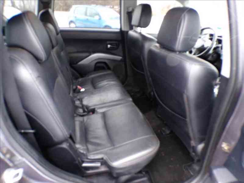 Mitsubishi Outlander 2,4 i AUTOMAT,LPG,TAŽNÉ ZAŘÍZENÍ - foto 11