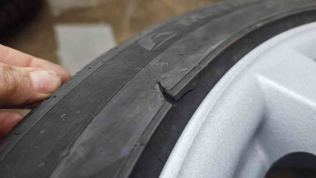 Alu Lexus Is250 (17x8JJ ET45) + zimní pneu Matador - foto 8