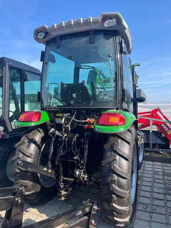 Tauros HX504 s kabinou a čelním nakladačem - foto 2