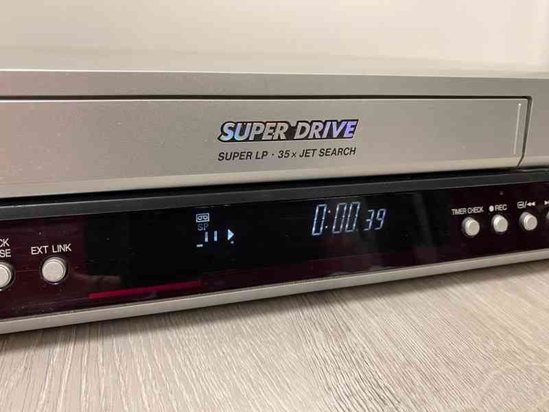 Videorekordér VHS PANASONIC NV-HV50 - foto 3
