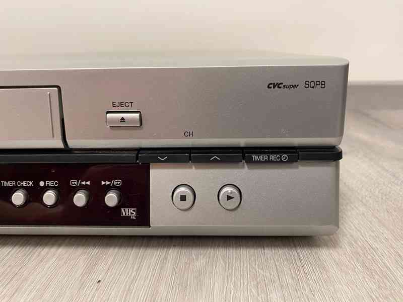 Videorekordér VHS PANASONIC NV-HV50 - foto 4