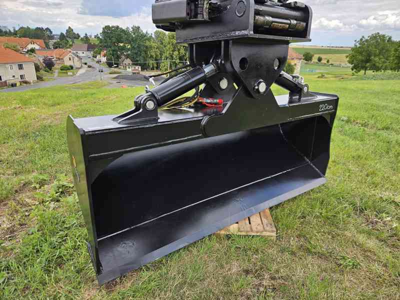 Hydraulická svahová lžíce, 220cm s upínáním S70