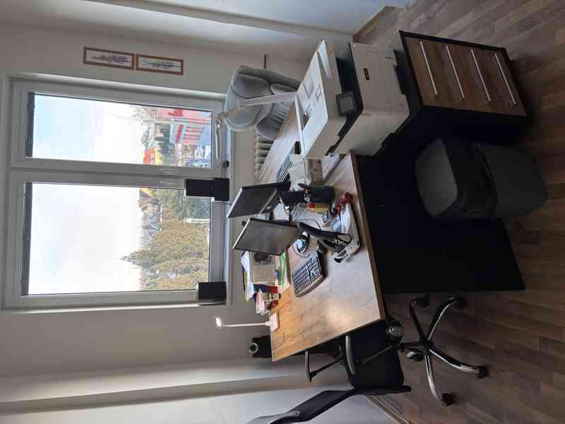 Kancelářské stoly a nábytek - foto 4