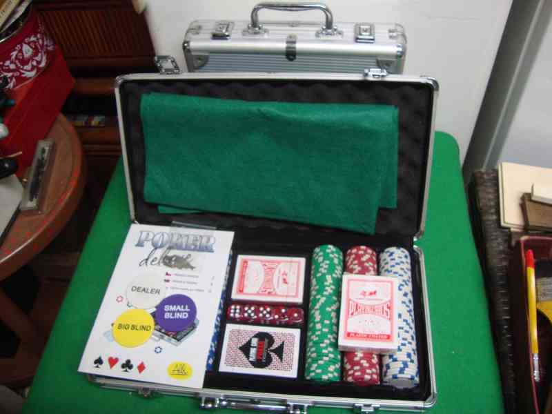 2x Poker Pokerový set 499 žetonů v alu kufrech karty kostky 