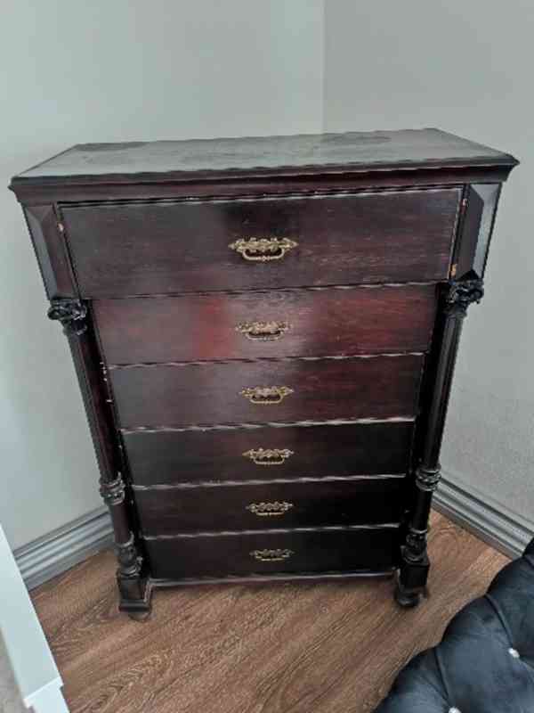 Prodej pohovky, židlí, konferenčního stolku a komody - foto 4