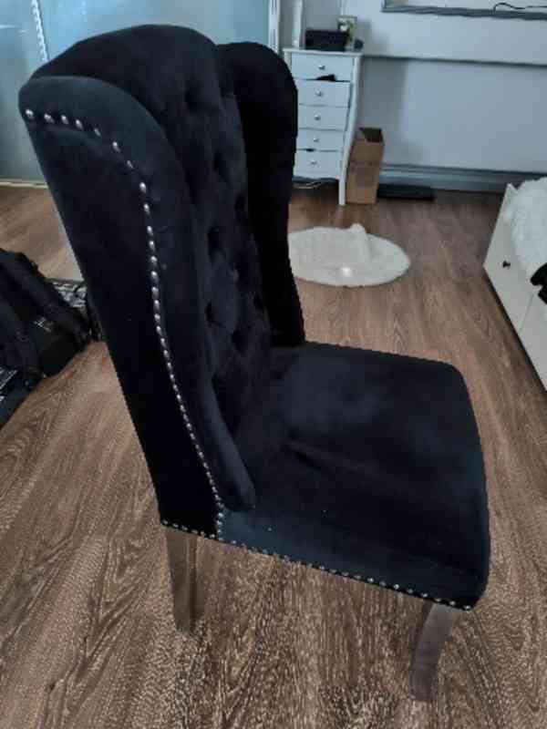 Prodej pohovky, židlí, konferenčního stolku a komody - foto 2