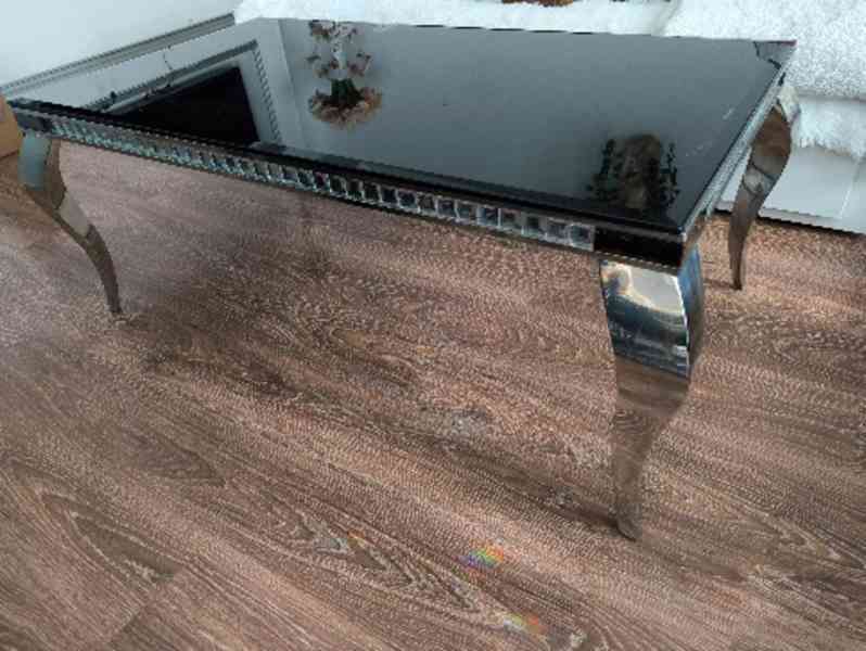 Prodej pohovky, židlí, konferenčního stolku a komody - foto 3