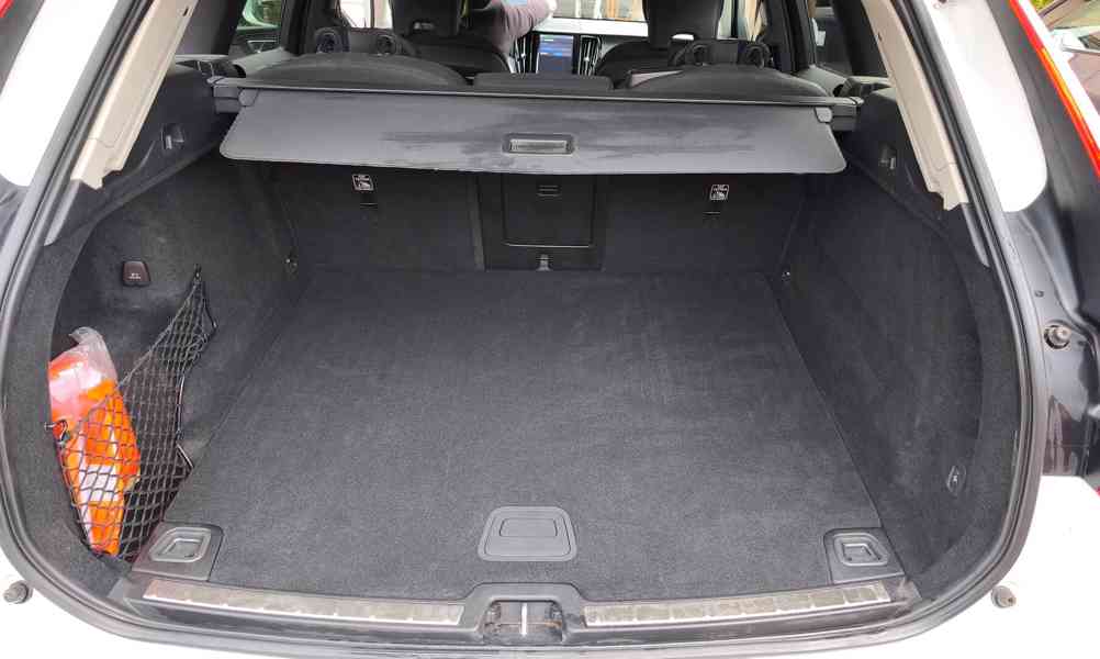 Volvo XC60 AWD, 4/2022, B4 diesel, nezávislé topení, tažné z - foto 6