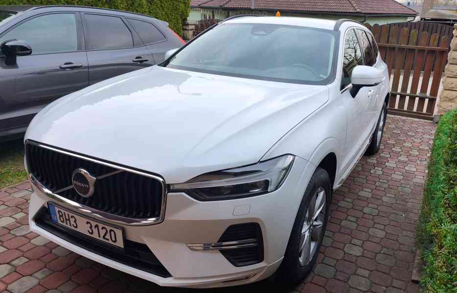 Volvo XC60 AWD, 4/2022, B4 diesel, nezávislé topení, tažné z - foto 3