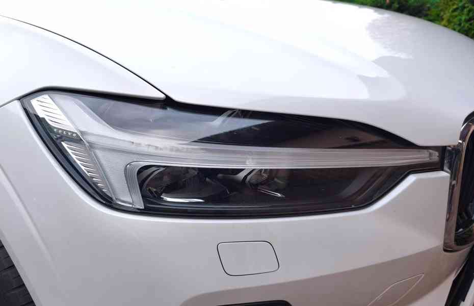 Volvo XC60 AWD, 4/2022, B4 diesel, nezávislé topení, tažné z - foto 20