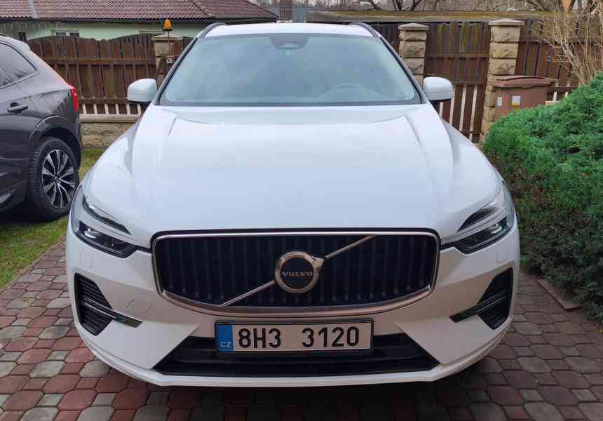 Volvo XC60 AWD, 4/2022, B4 diesel, nezávislé topení, tažné z - foto 5