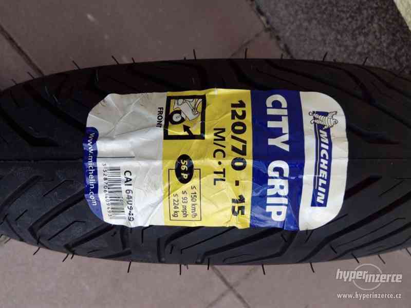Prodám Nová přední pneu na moto či skútr Michelin city grip - foto 1