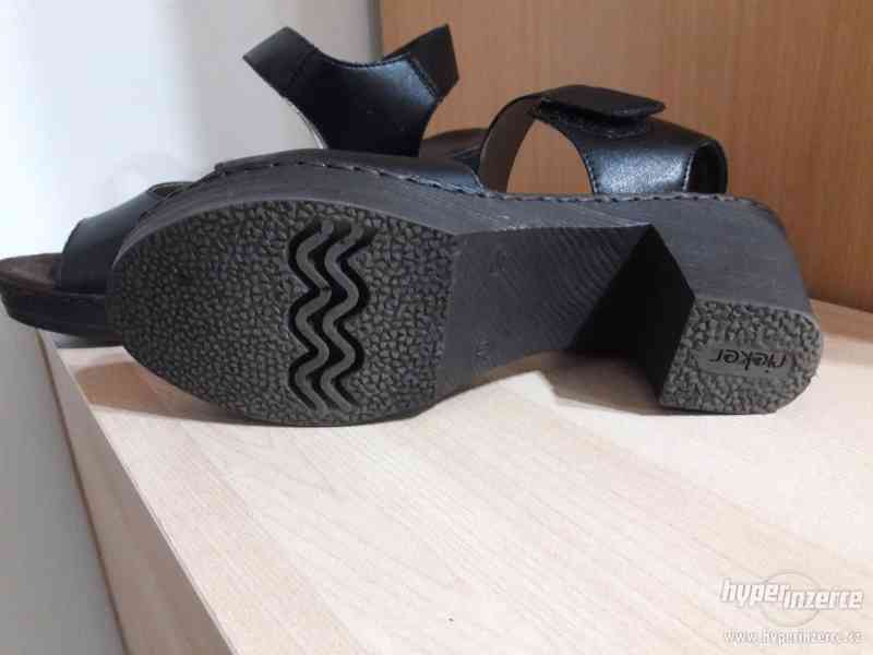 černé páskové boty Rieker - foto 2