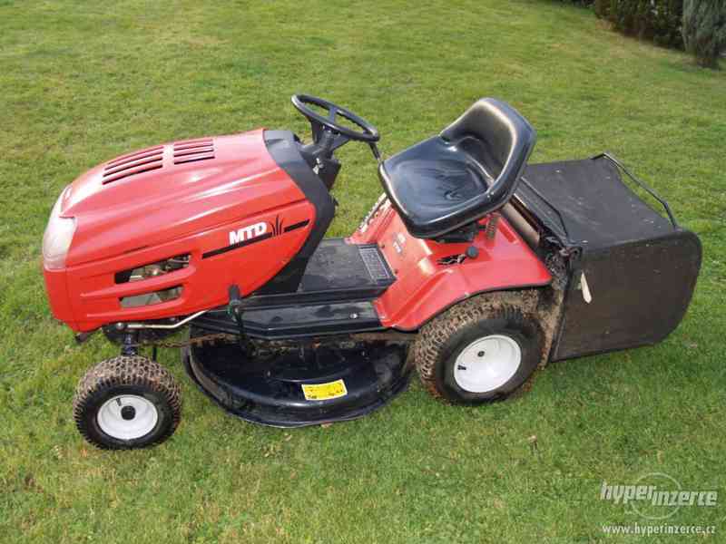 Zahradní traktor MTD J 115 - foto 1
