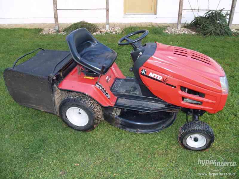 Zahradní traktor MTD J 115 - foto 3