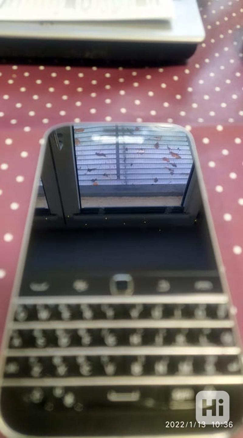 Prodám telefon Blackberry Classic (SQC100-1). Cena 700 Kč - foto 1
