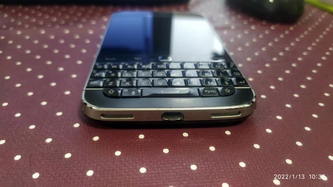 Prodám telefon Blackberry Classic (SQC100-1). Cena 500 Kč - foto 2