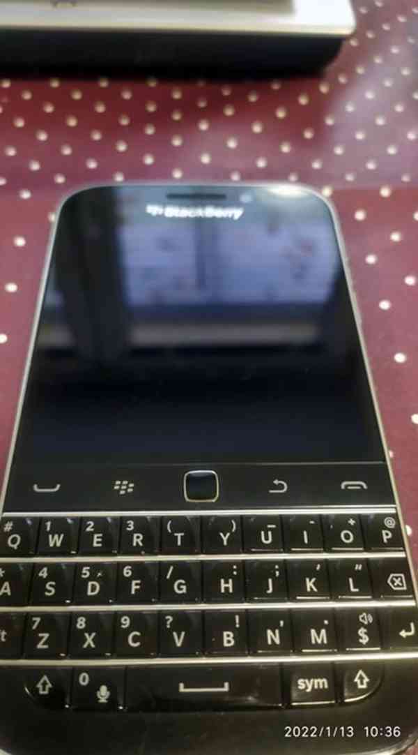 Prodám telefon Blackberry Classic (SQC100-1). Cena 500 Kč - foto 6