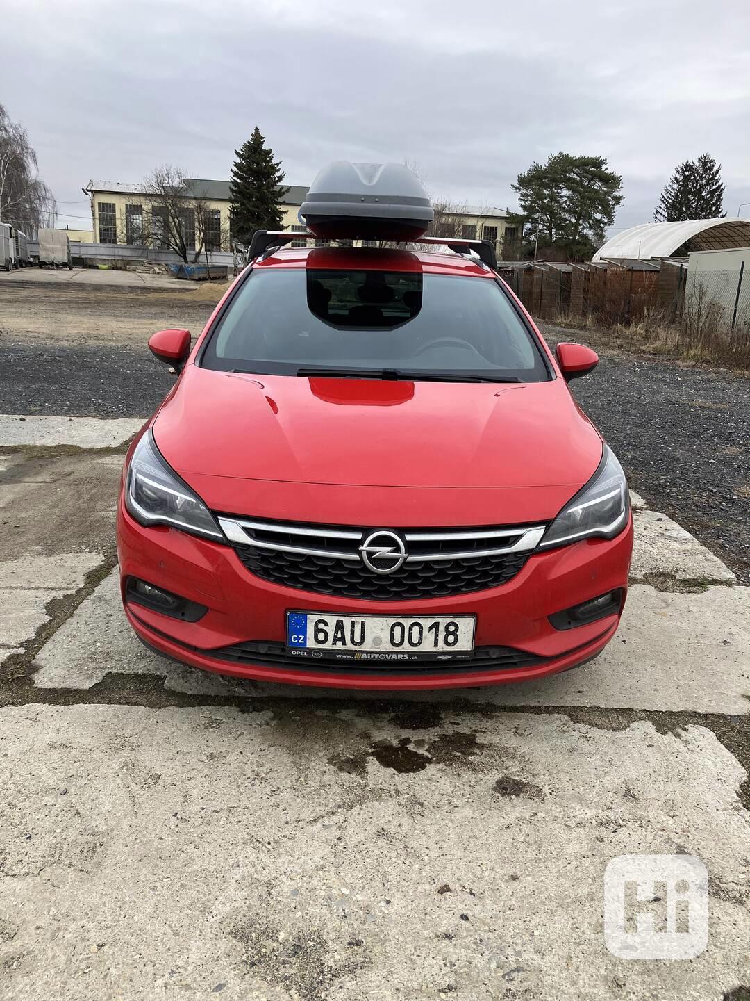 Opel Astra Sports Tourer - foto 1