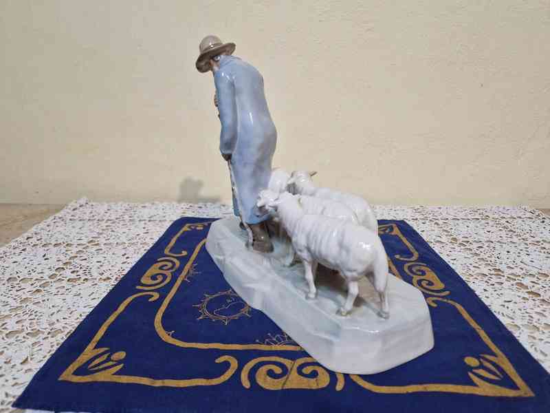 Krásné staré malované Sousoší Pasáček a Ovečky Dux  - foto 6