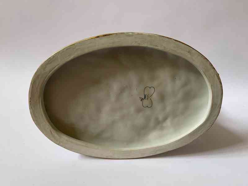 Figurální porcelánová žardiniéra - amorci - foto 6