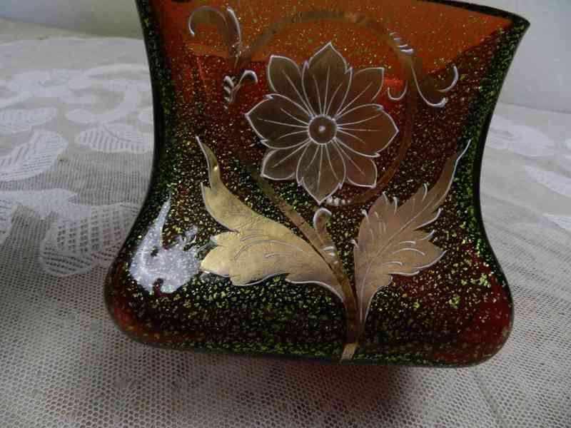 Zajímavá stará zlacená Váza s Květinou Harrachov - foto 2