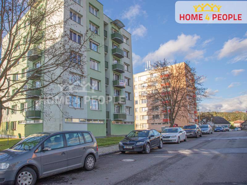 Nabízíme k prodeji byt 2+1 s balkónem o výměře 62m2, OV, ulice Fügnerova v Hluboké nad Vltavou.  - foto 12