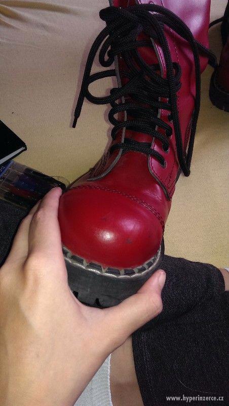 Prodám 20-dírkové červené boty zn.Steel - foto 2