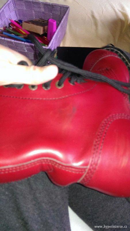 Prodám 20-dírkové červené boty zn.Steel - foto 5