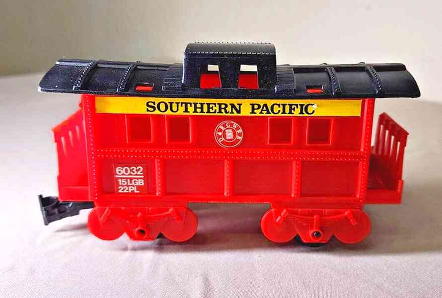 Elektrický vlak s lokomotivou.  Bezvadný stav ! - foto 11