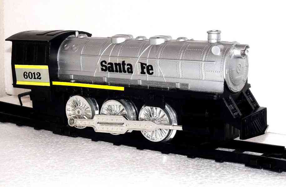 Elektrický vlak s lokomotivou.  Bezvadný stav ! - foto 13