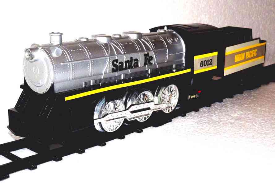 Elektrický vlak s lokomotivou.  Bezvadný stav ! - foto 9