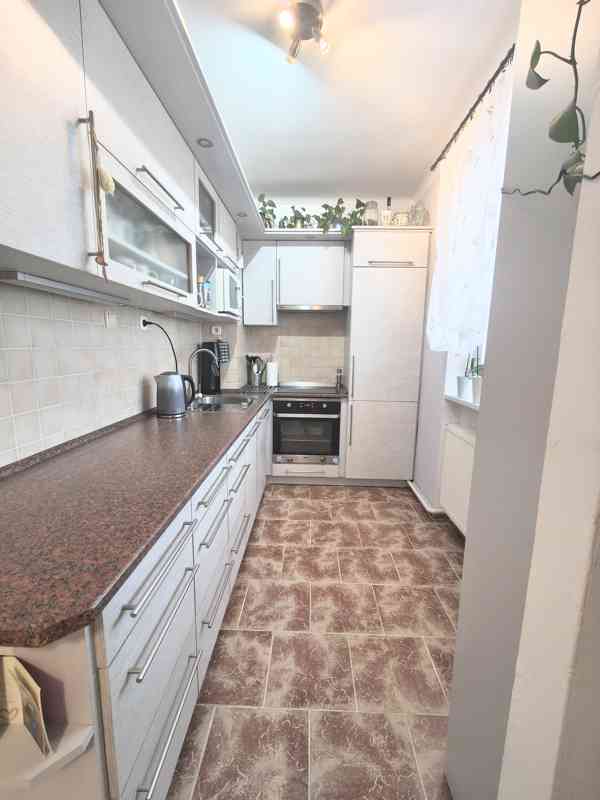 Králova Lhota - byt 3+1 s garáží, stáním a zahrádkou - foto 3