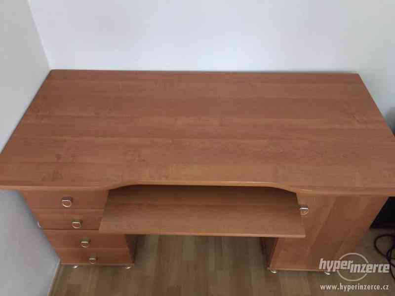 Psací stůl, vzhled dřevo, 4 zásuvky, 1 skříňka - foto 3