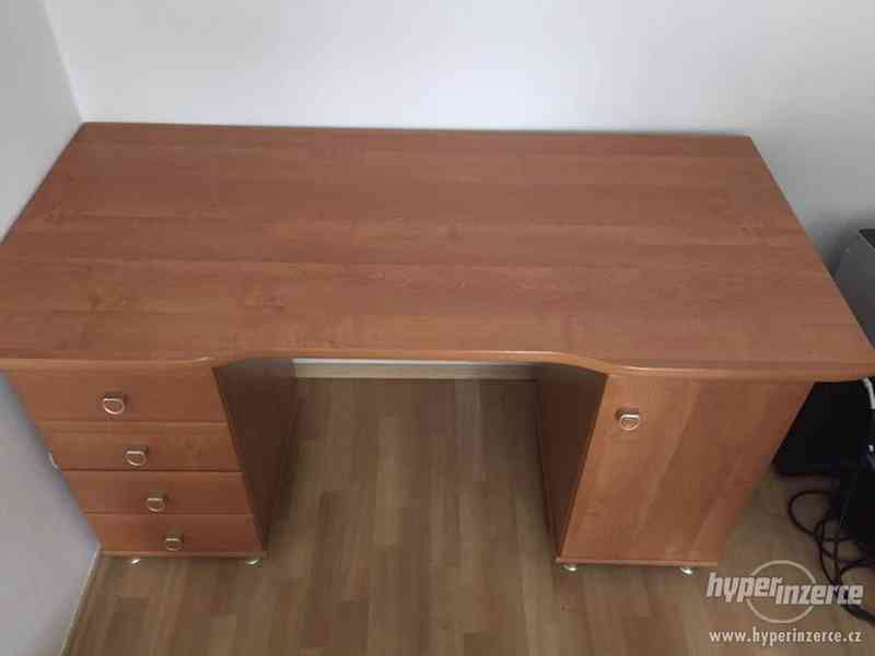 Psací stůl, vzhled dřevo, 4 zásuvky, 1 skříňka - foto 8