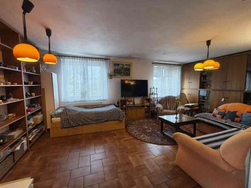 Chvalkovice  - rodinný dům se třemi bytovými jednotkami - foto 32
