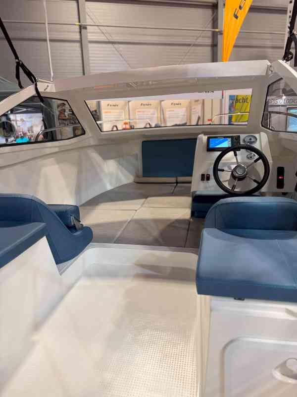 Nový motor. člun Remus 525ST + Mercury F 80 - foto 9