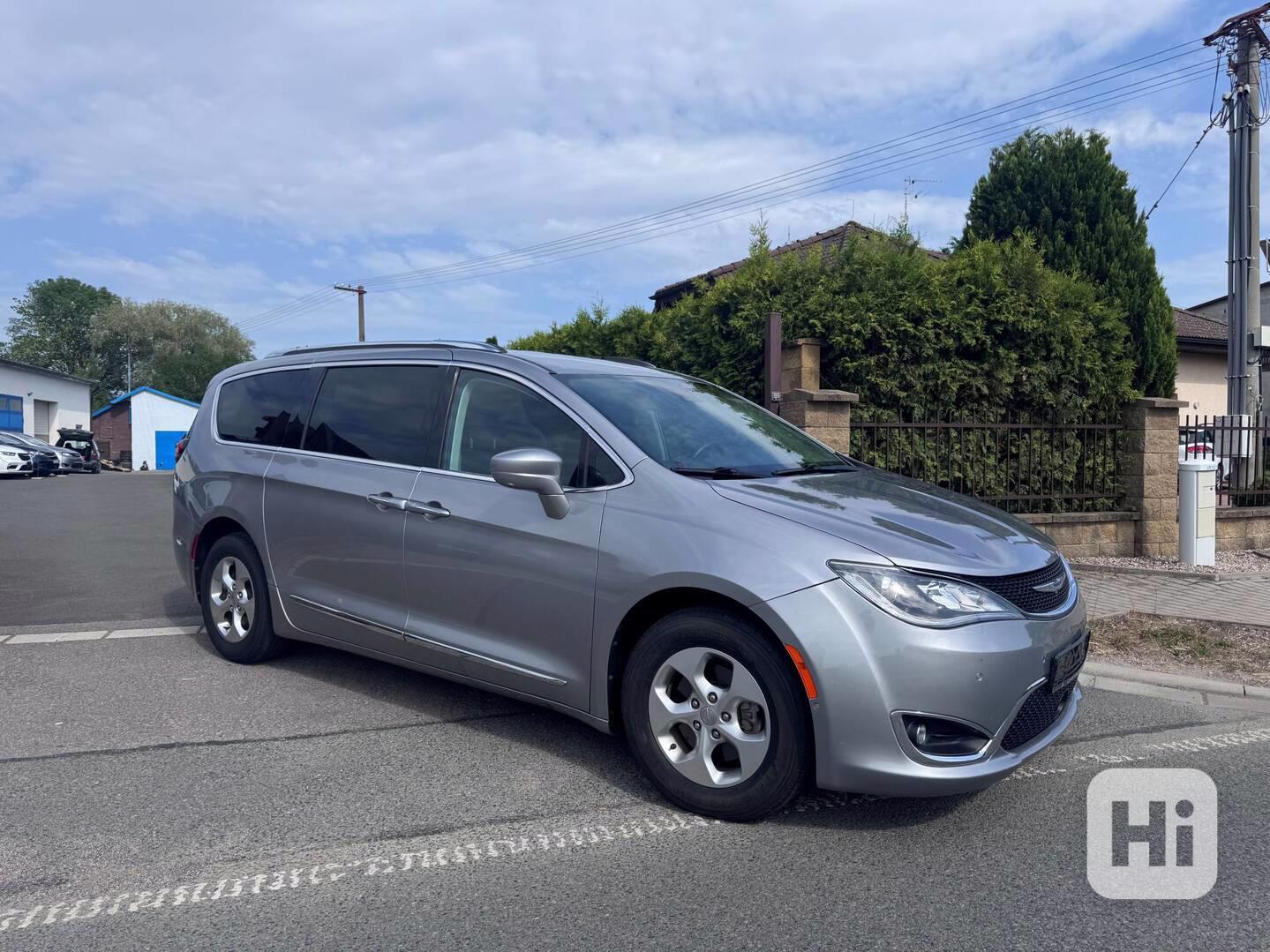 Chrysler Pacifica 3,6 Limited DVD 360 čočka 2017 - foto 1
