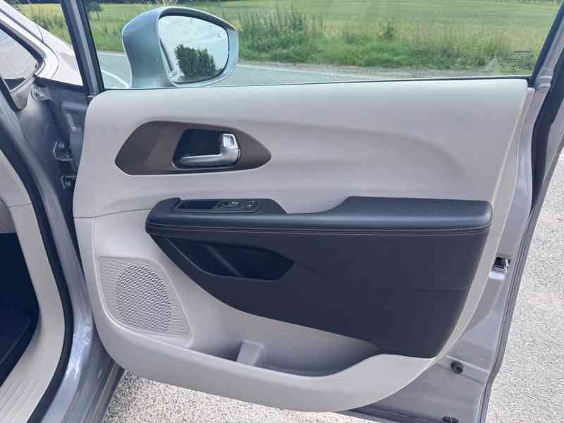 Chrysler Pacifica 3,6 Limited DVD 360 čočka 2017 - foto 11