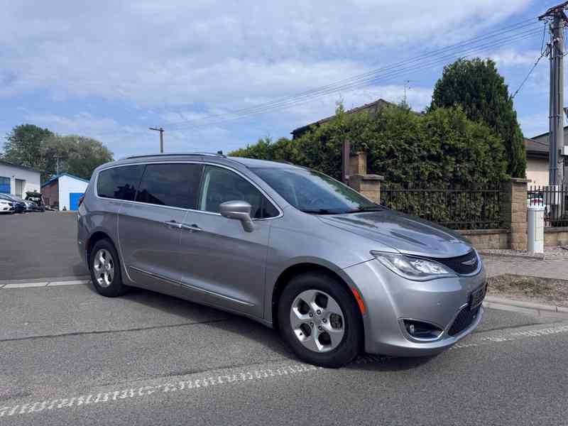 Chrysler Pacifica 3,6 Limited DVD 360 čočka 2017 - foto 1