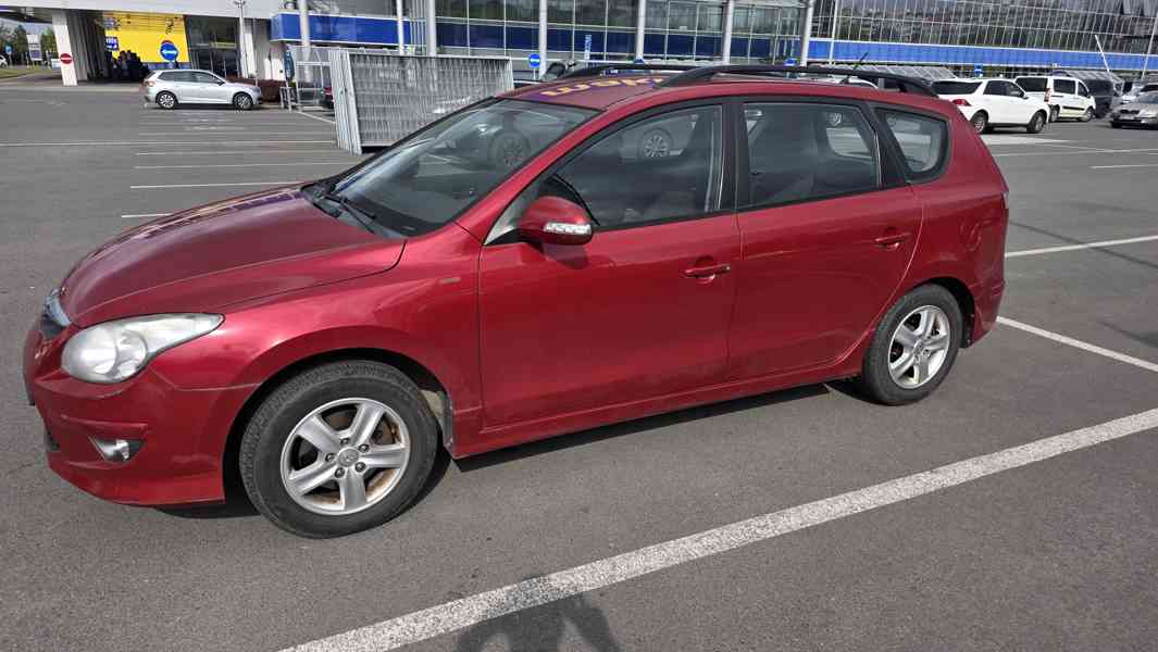 Hyundai i30 kombi 1,4i 80kw  - foto 2