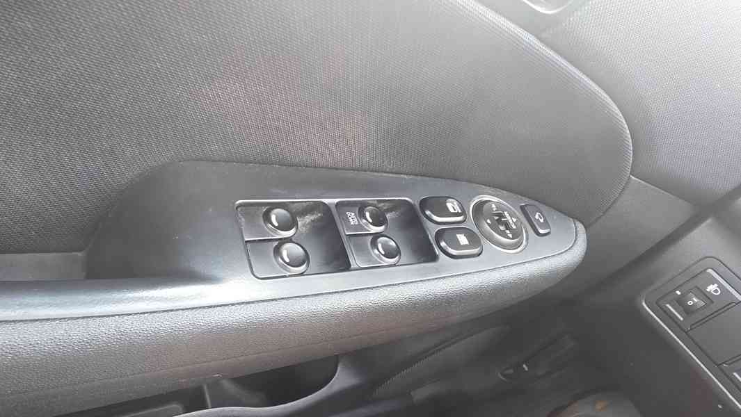 Hyundai i30 kombi 1,4i 80kw  - foto 8