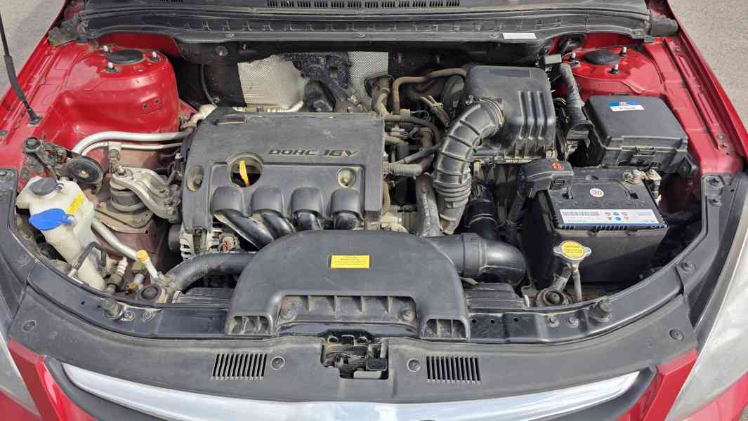 Hyundai i30 kombi 1,4i 80kw  - foto 12