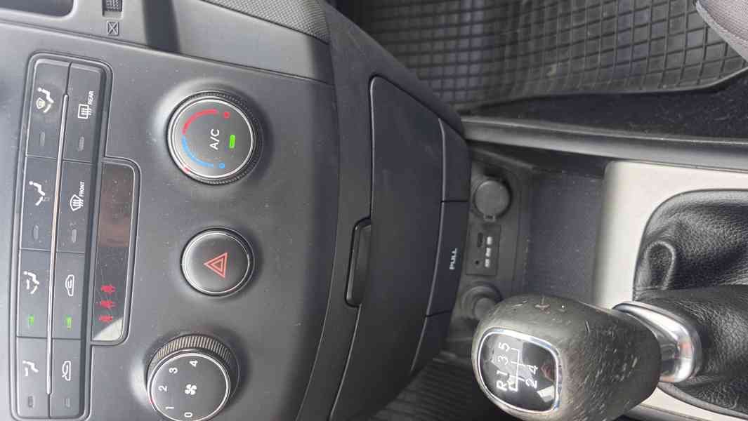 Hyundai i30 kombi 1,4i 80kw  - foto 7