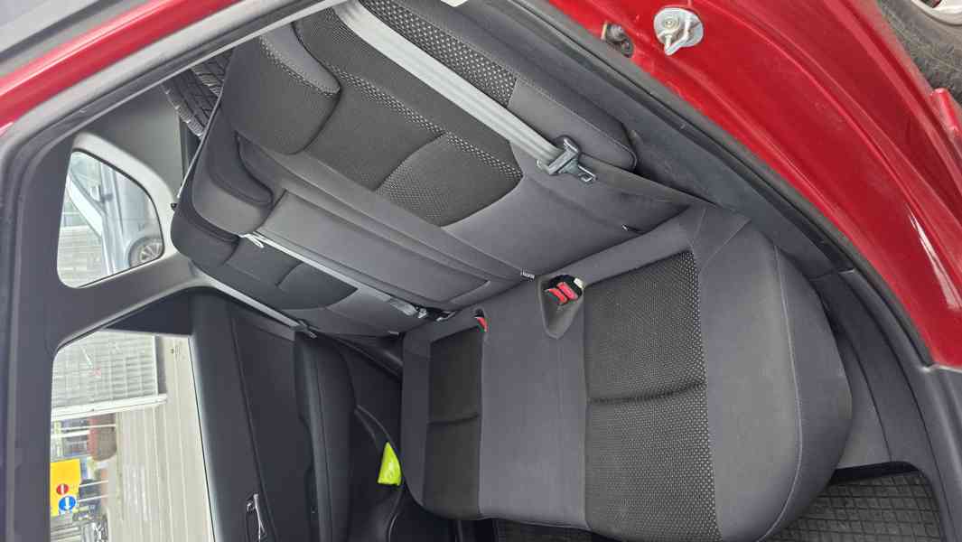 Hyundai i30 kombi 1,4i 80kw  - foto 10